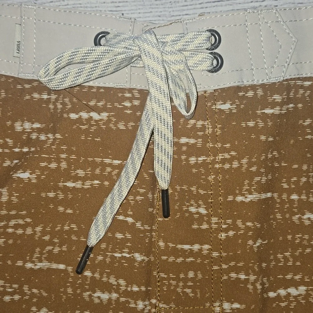 Vuori Men's Cruise Boardshort Caramel Slub Size 38 NWT